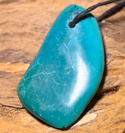 chrysokoll-malachit-edelstein-schmuck-ketten-anhaenger-trommelstein-seelensteinchen