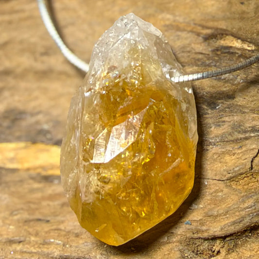 citrin-edelstein-schmuck-ketten-anhaenger-trommelstein-heilstein-270926-3