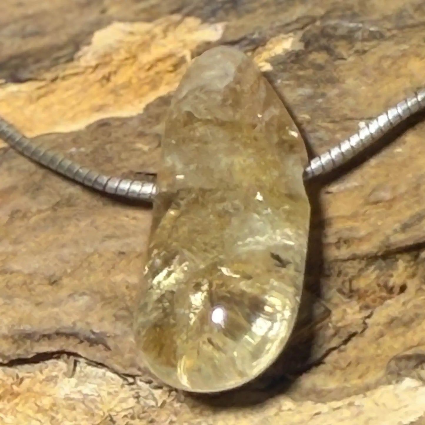 citrin-edelstein-trommelstein-schmuck-ketten-anhaenger-heilstein-010726-2
