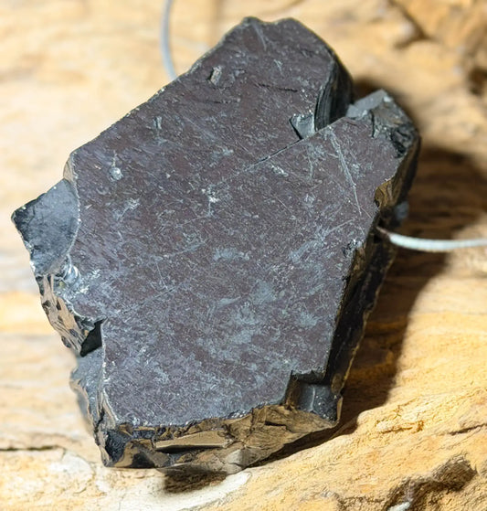 edelschungit-edelstein-schmuck-ketten-anhaenger-heilstein-trommelstein-energie-seelensteinchen-300426-2