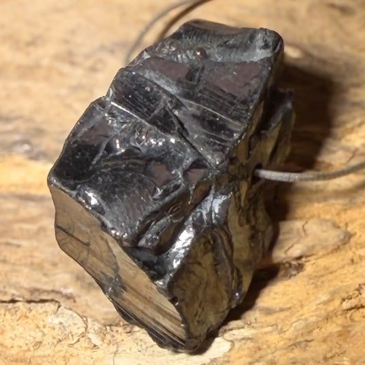 edelschungit-edelstein-schmuck-ketten-anhaenger-heilstein-trommelstein-energie-seelensteinchen-300426