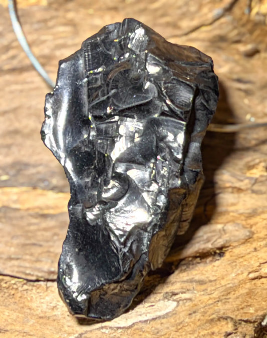 edelschungit-edelstein-schmuck-ketten-anhaenger-trommelstein-heilstein-190926-2