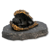 Schungit Engel Figur – Schutzengel auf Schungitplatte (ca. 9 × 5 × 6 cm)