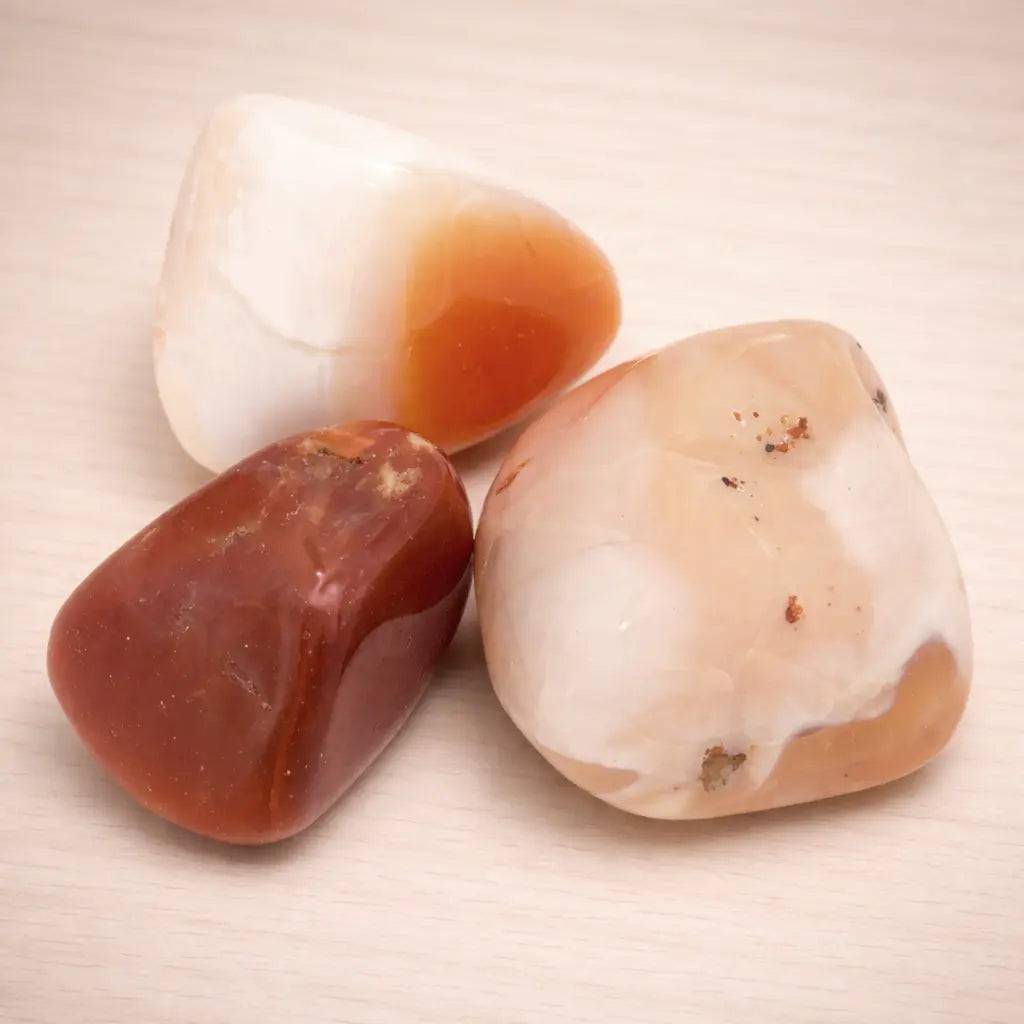 feueropal-edelstein-trommelstein-handschmeichler-entspannung-massage-chakra-seelensteinchen