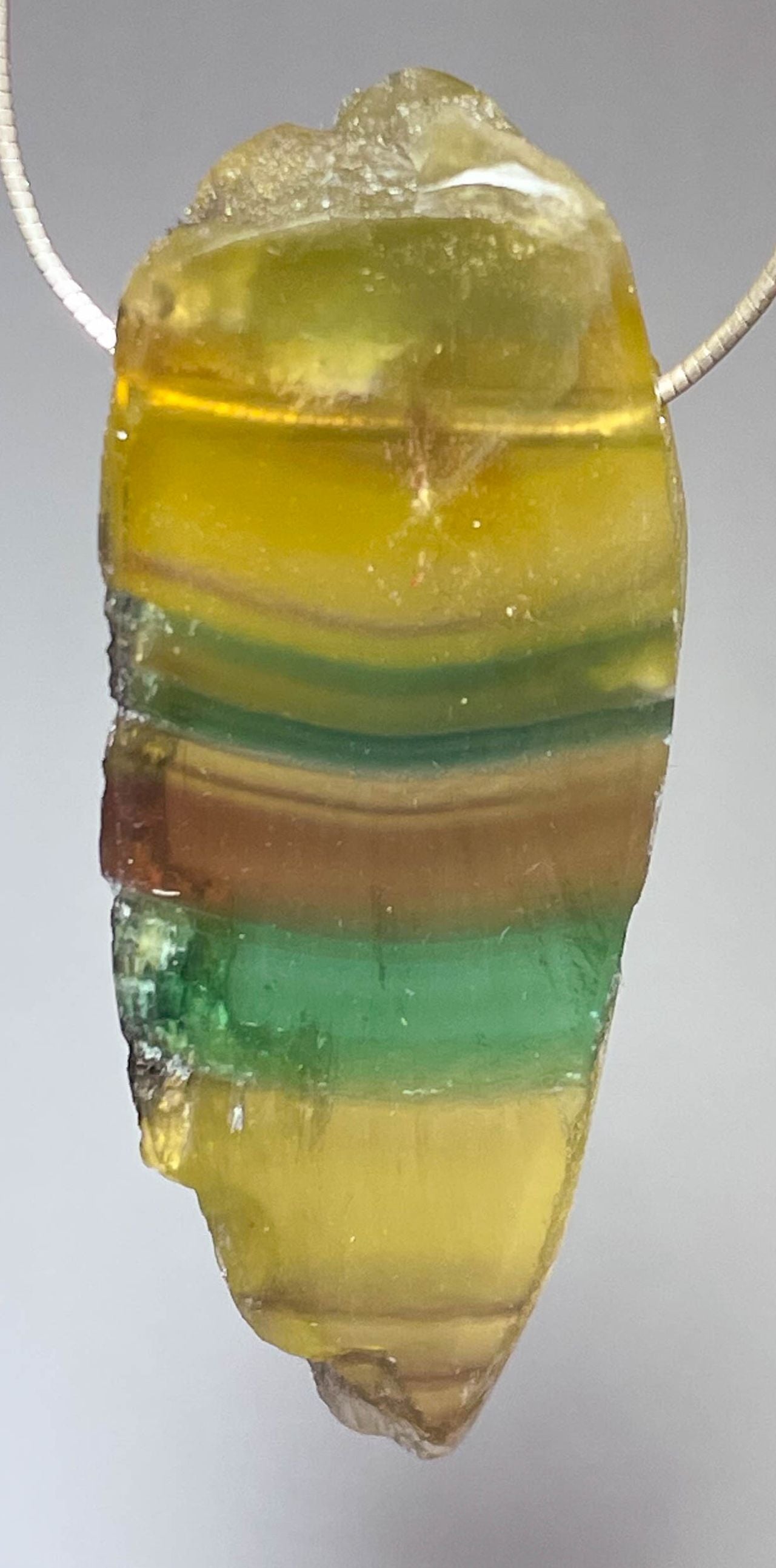 Regenbogen Fluorit Trommelstein Edelstein Schmuck Ketten Anhänger #7218