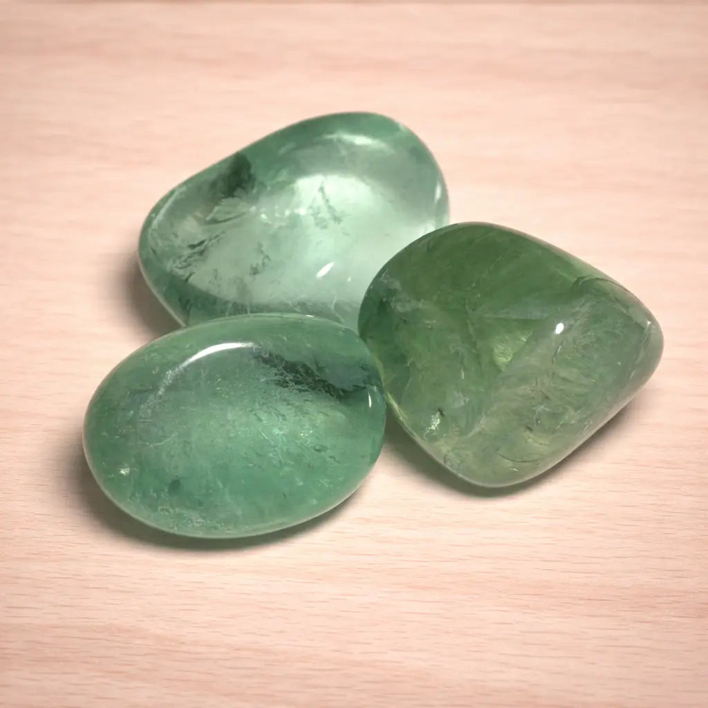 fluorit-gruen-edelstein-trommelstein-handschmeichler-entspannung-massage-chakra-seelensteinchen