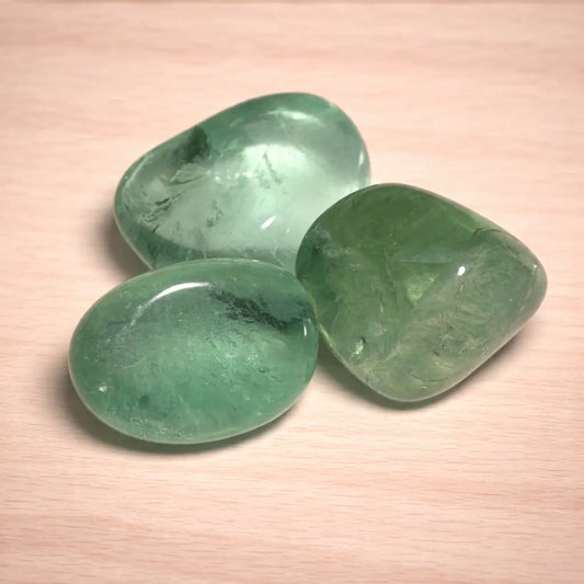 fluorit-gruen-edelstein-trommelstein-handschmeichler-entspannung-massage-chakra-seelensteinchen