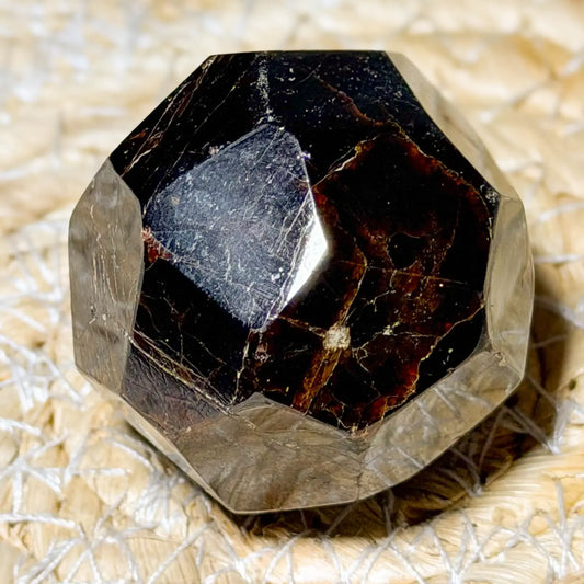 granat-edelstein-handschmeichler-mineralien-heilstein-seelensteinchen-300626-2