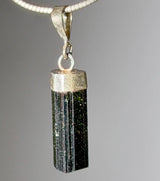 Turmalina verde - Joyas Verdigolith Piedra pulida Colgante - Plata de ley 925 - Gema #7335 - seelensteinchen