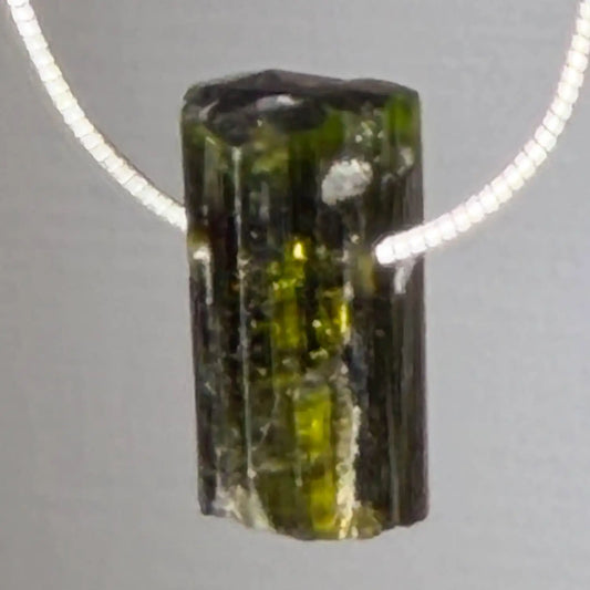 gruener-turmalin-verdigolith-edelstein-schmuck-ketten-anhaenger-trommelstein-heilstein-seelensteinchen-120626-3