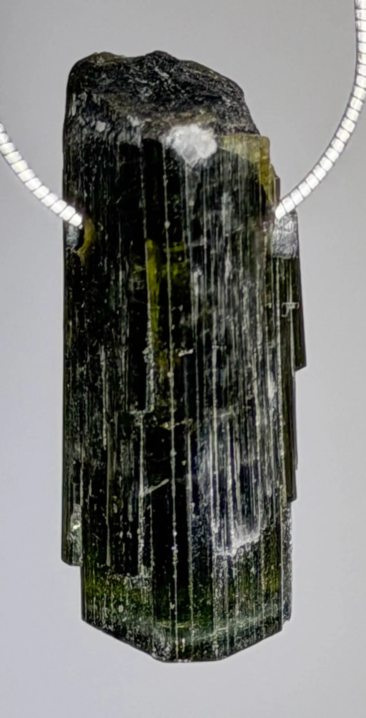 grüner Turmalin - Verdigolith Schmuck Trommelstein Ketten Anhänger - Edelstein A Qualität #7166