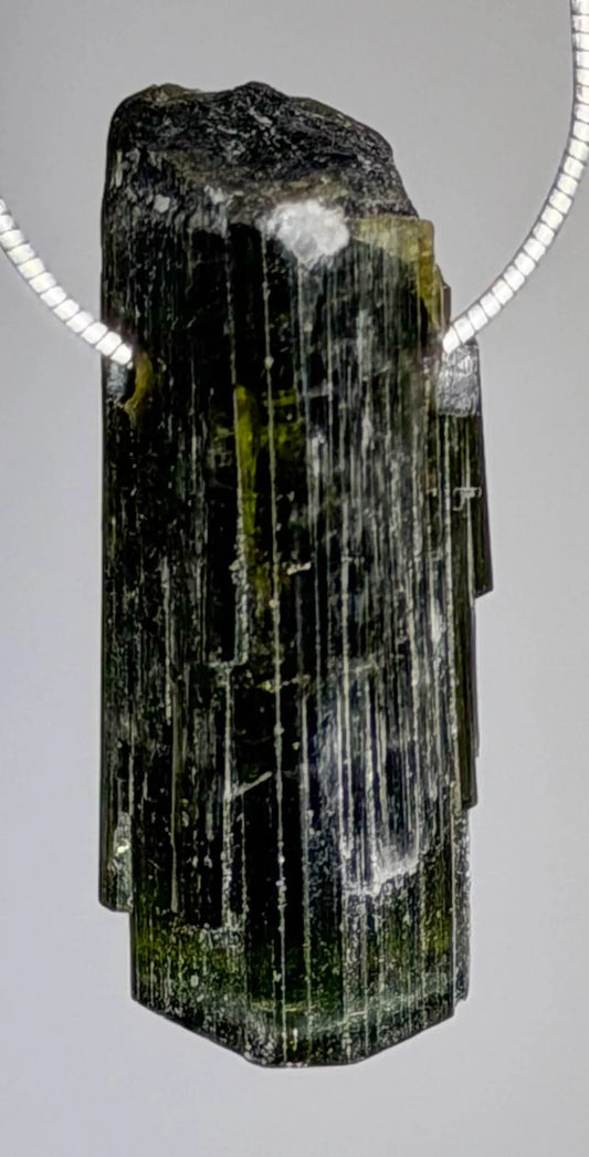 grüner Turmalin - Verdigolith Schmuck Trommelstein Ketten Anhänger - Edelstein A Qualität #7166