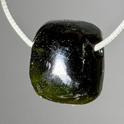 gruener-turmalin-verdigolithi-edelstein-trommelstein-schmuck-anhaenger-kette-collier-heilstein-200826