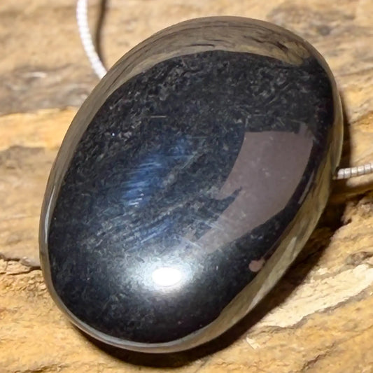 haematit-edelstein-trommelstein-schmuck-anhaenger-kette-collier-heilstein-200826