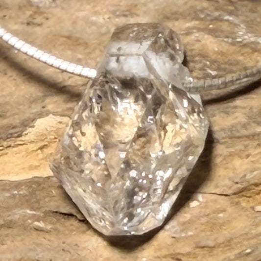herkimer-diamant-edelstein-schmuck-ketten-anhaenger-collier-trommelstein-seelensteinchen-040826