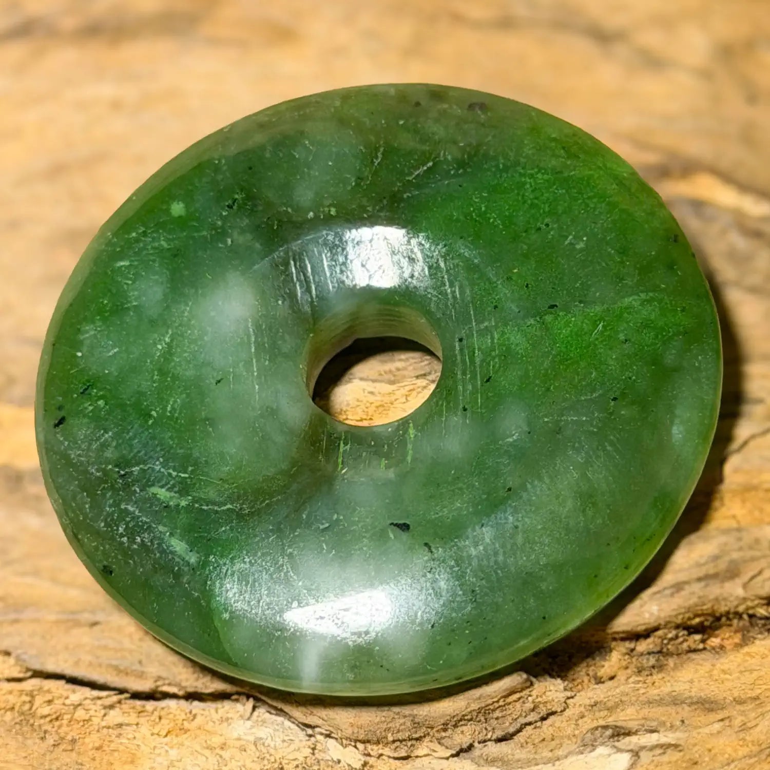 jade-donut-edelstein-pi-scheibe-schmuck-ketten-anhaenger-heilstein-010726