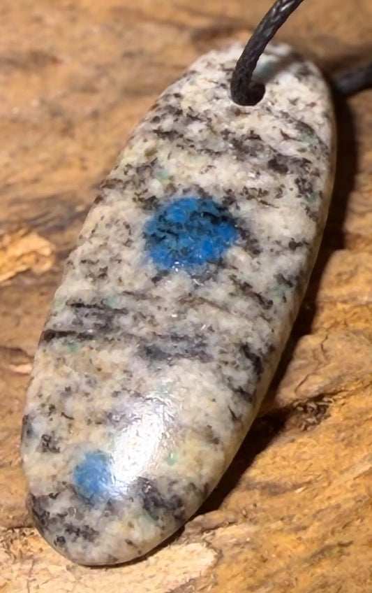 K2 - Azurit in Granit Trommelstein Edelstein Cabochon Schmuck Ketten Anhänger - A Qualität #5823 - seelensteinchen