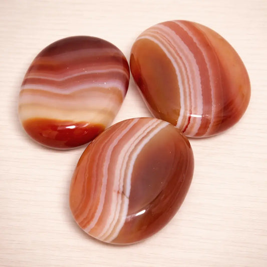 karneol-edelstein-scheibenstein-handschmeichler-entspannung-massage-chakra-seelensteinchen