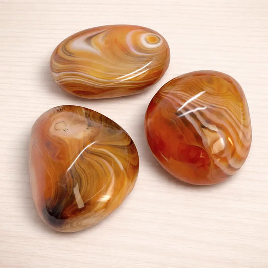 karneol-edelstein-trommelstein-handschmeichler-entspannung-massage-chakra-seelensteinchen-2