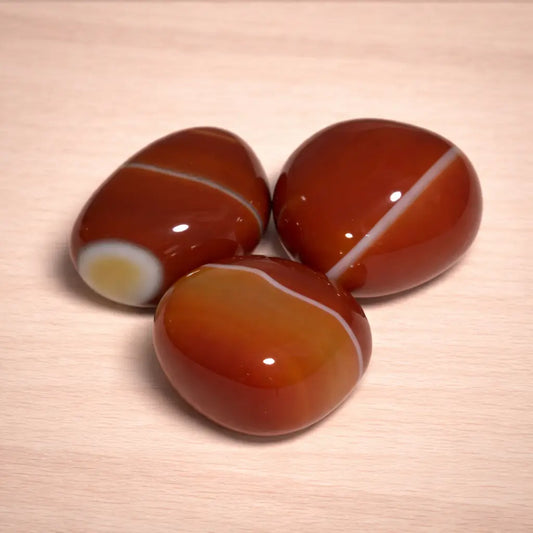 karneol-edelstein-trommelstein-handschmeichler-entspannung-massage-chakra-seelensteinchen