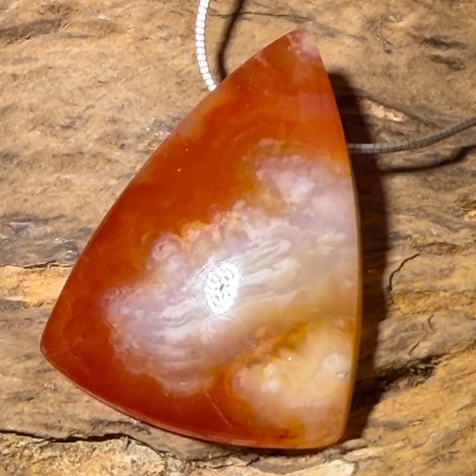 karneol-edelstein-trommelstein-schmuck-ketten-anhaenger-heilstein-seelensteinchen
