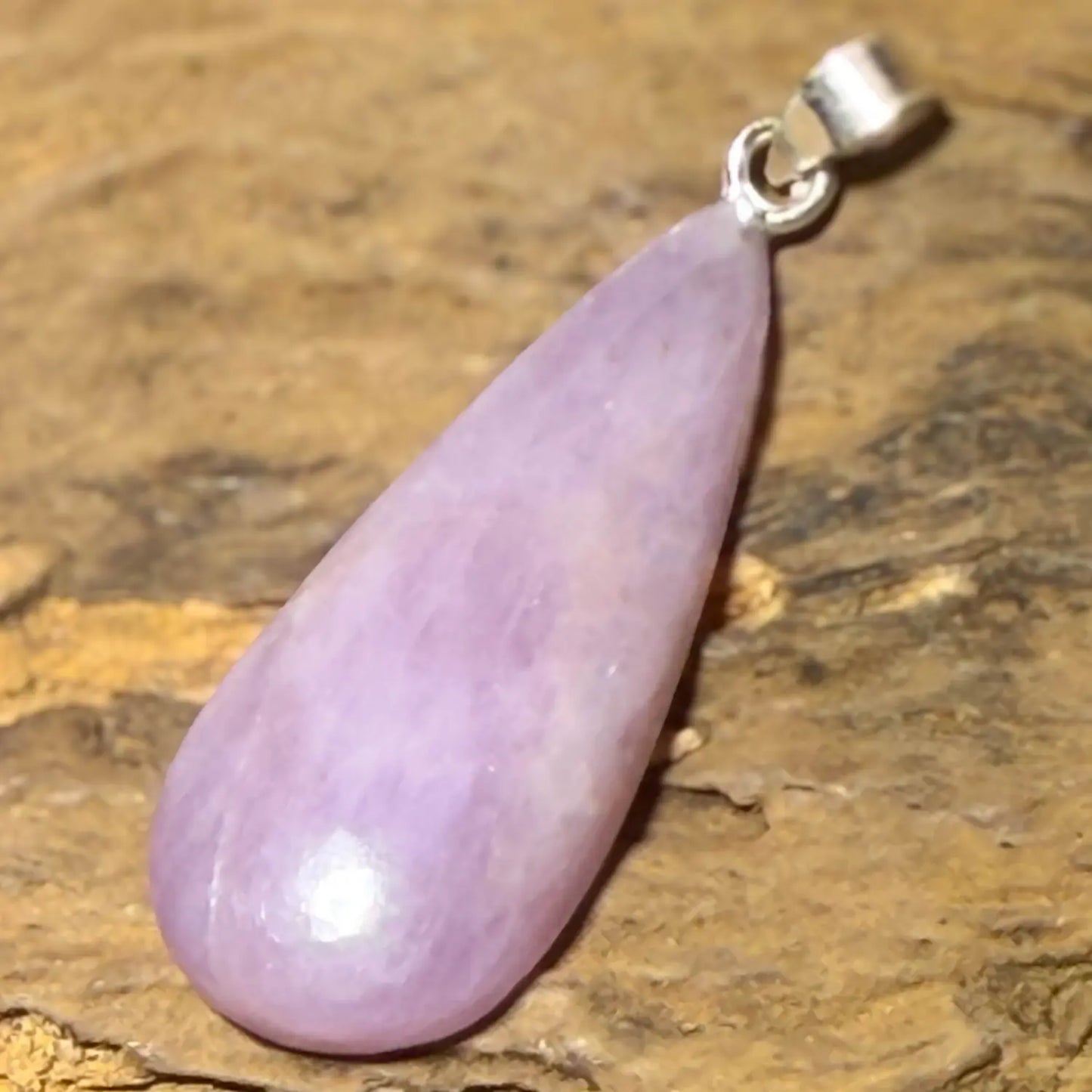kunzit-cabochon-silber-schmuck-ketten-anhaenger-edelstein-heilstein-seelensteinchen