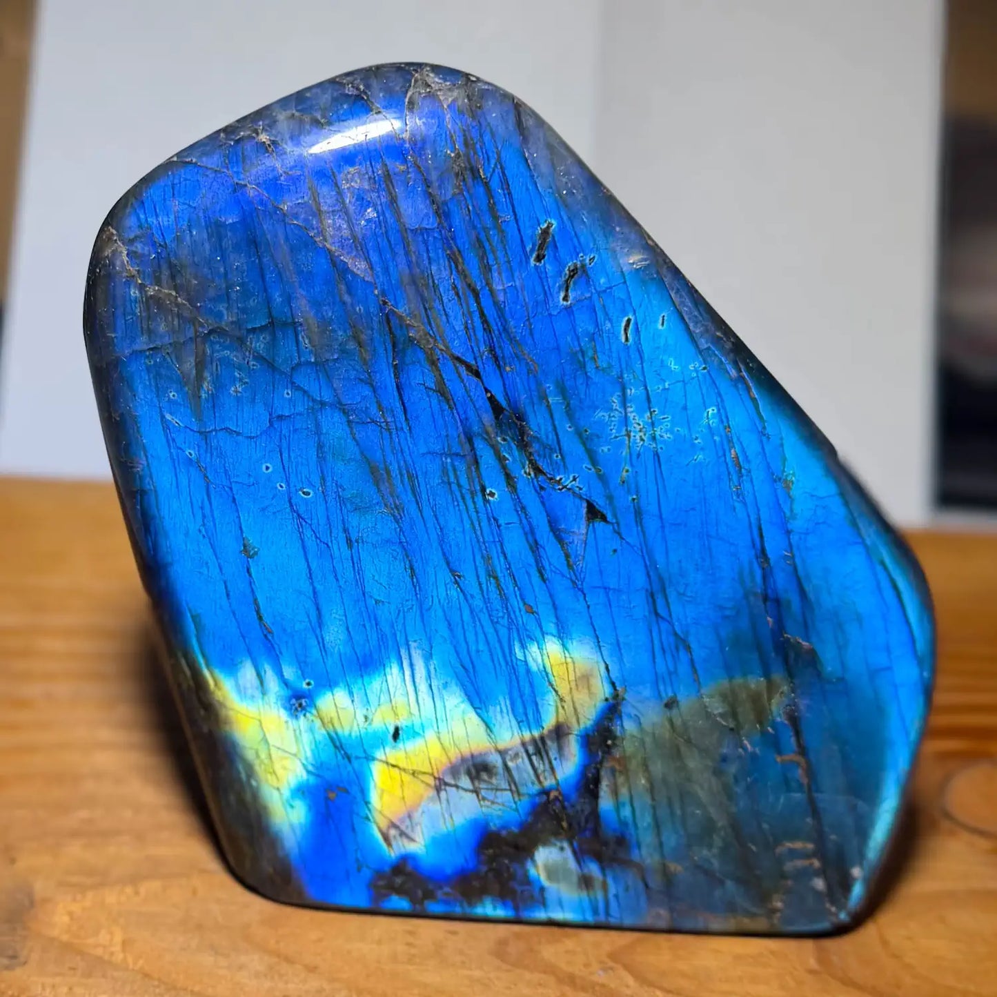 labradorit-edelstein-mineralien-heilstein-handschmeichler-seelensteinchen-030826-2