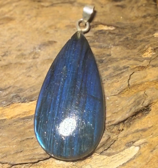 labradorit-edelstein-schmuck-ketten-anhaenger-collier-trommelstein-seelensteinchen-130826