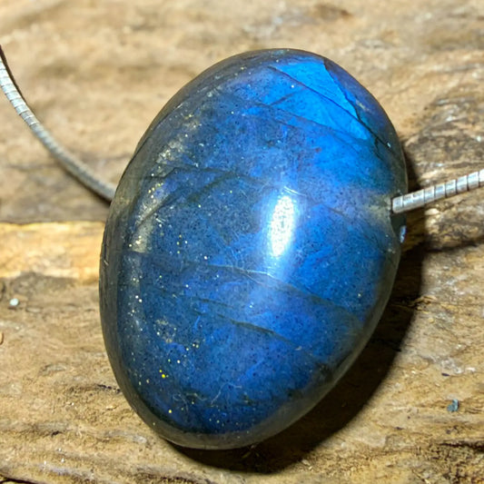 labradorit-edelstein-schmuck-ketten-anhaenger-heilstein-061026