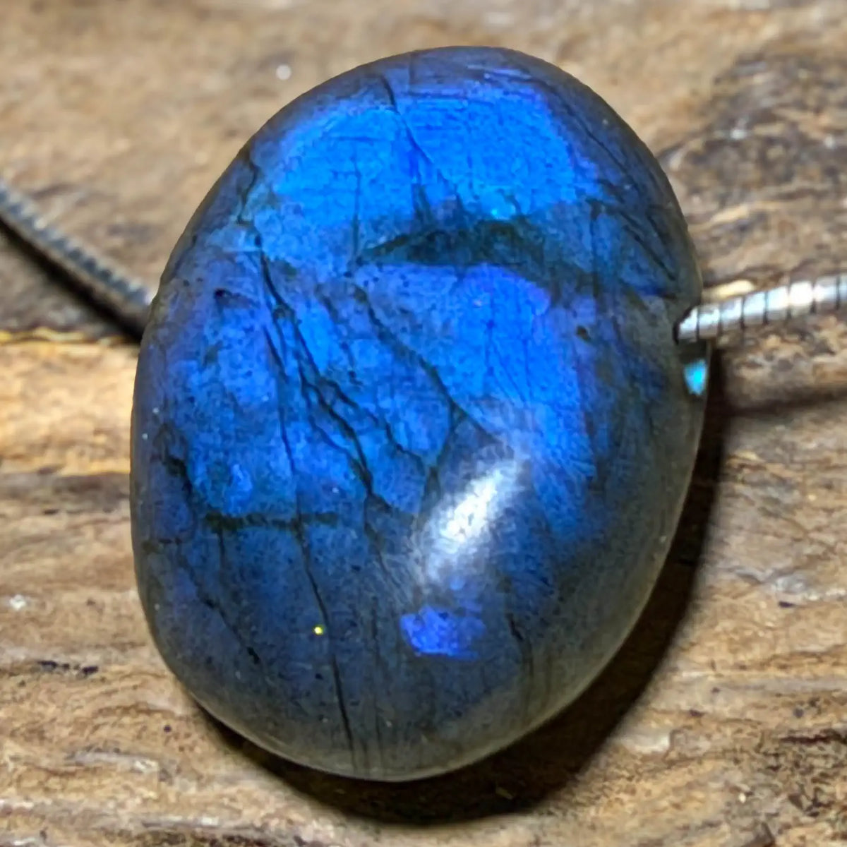 labradorit-edelstein-schmuck-ketten-anhaenger-trommelstein-heilstein-kristall-191026