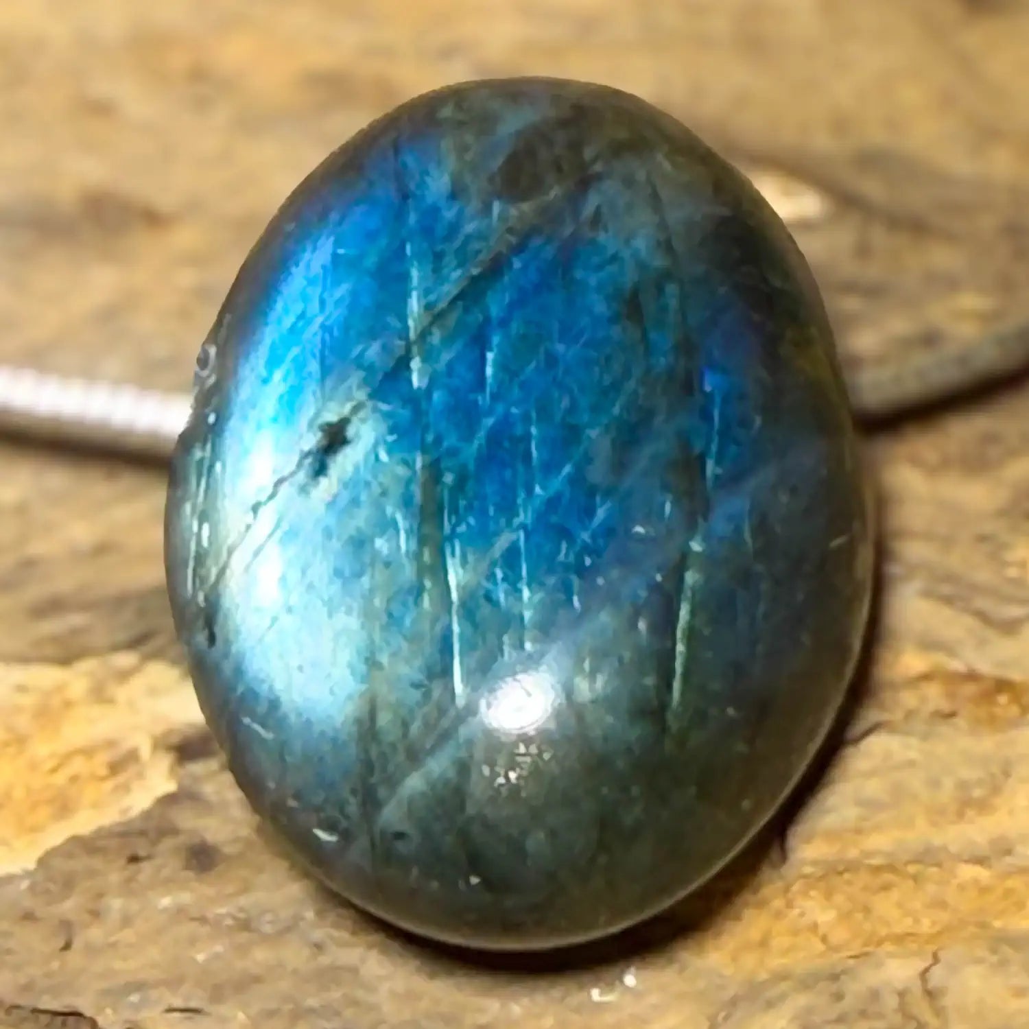 labradorit-edelstein-schmuck-ketten-anhaenger-trommelstein-heilstein-seelensteinchen-120626
