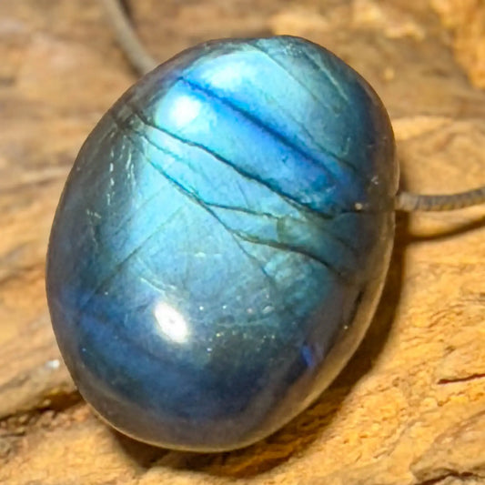 labradorit-edelstein-schmuck-ketten-anhaenger-trommelstein-heilstein-seelensteinchen-220526
