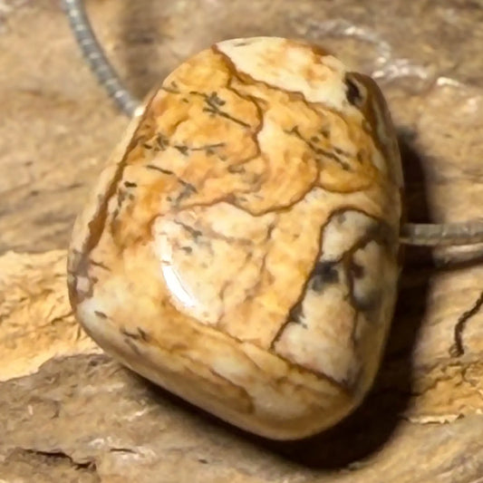 landschaftsjaspis-edelstein-schmuck-ketten-anhaenger-collier-trommelstein-seelensteinchen-060826