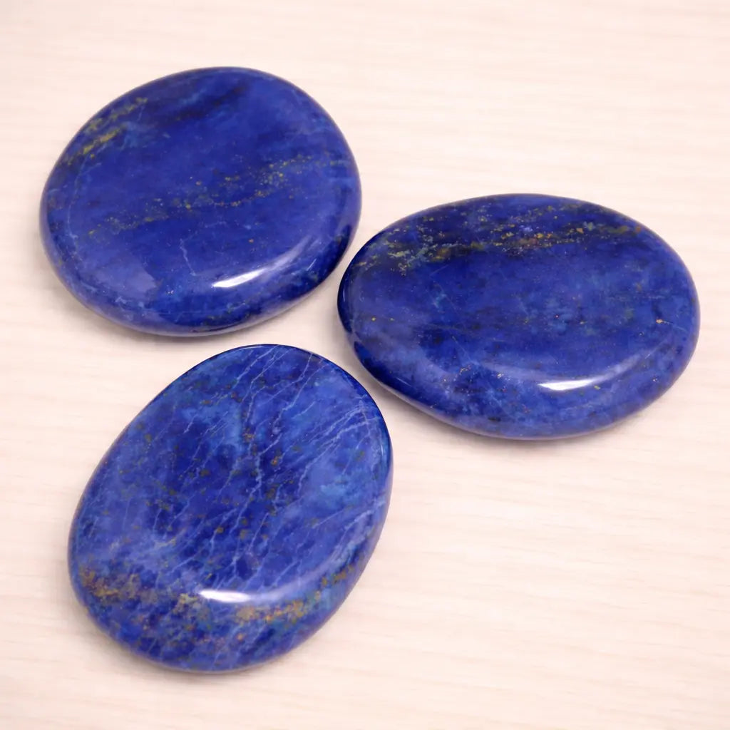 lapislazuli-edelstein-scheibenstein-handschmeichler-entspannung-massage-chakra-seelensteinchen