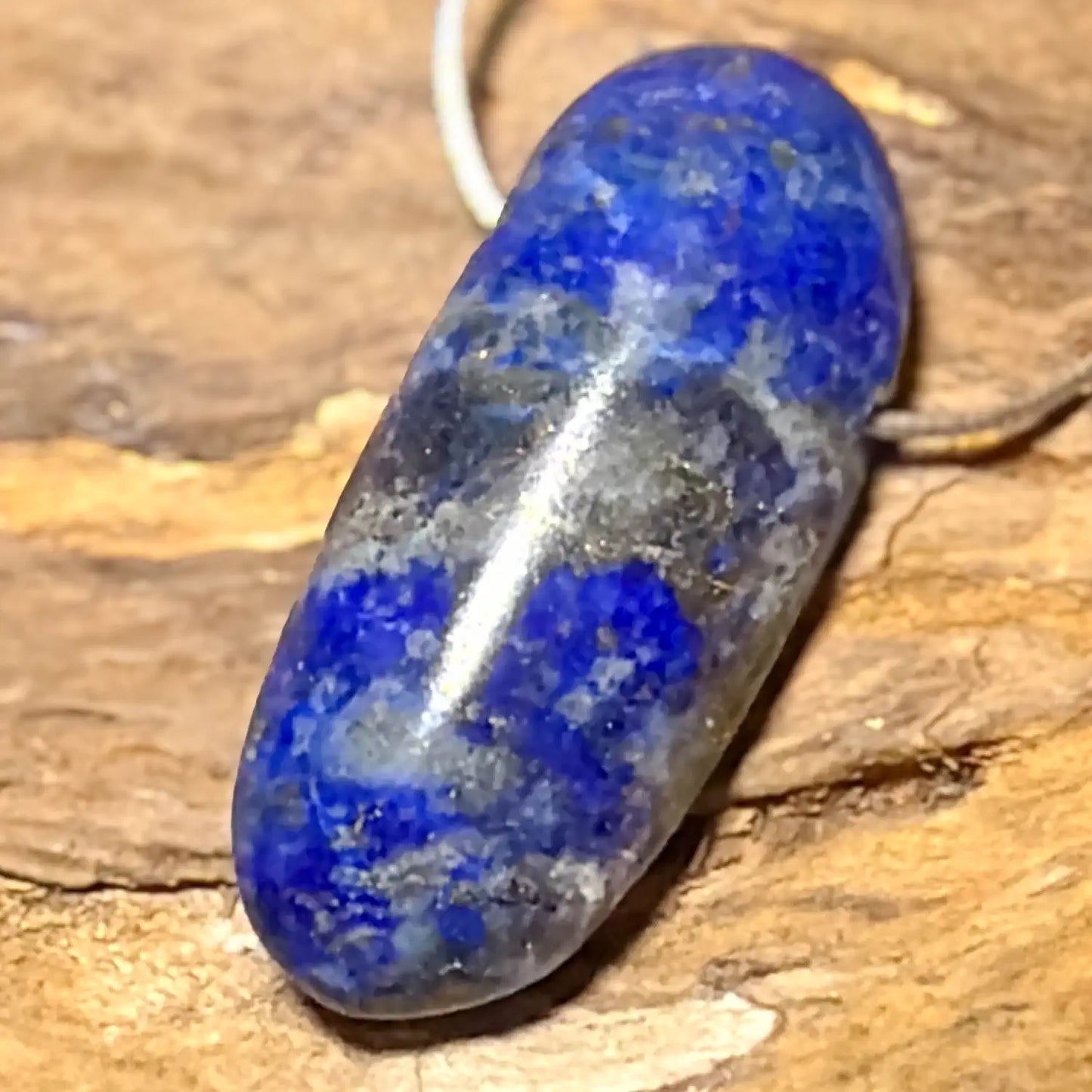 lapislazuli-edelstein-schmuck-ketten-anhaenger-trommelstein-heilstein-220526