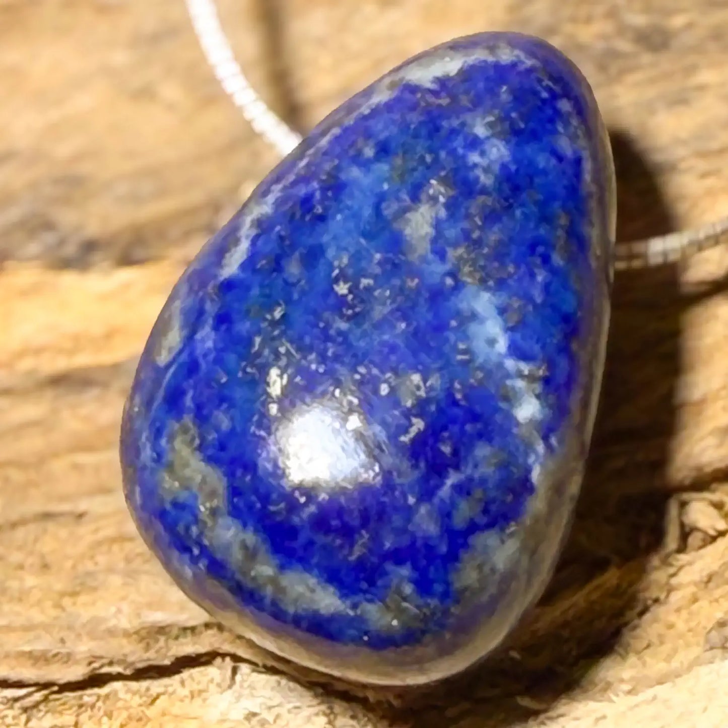 lapislazuli-edelstein-schmuck-ketten-anhaenger-trommelstein-heilstein-seelensteinchen-280526