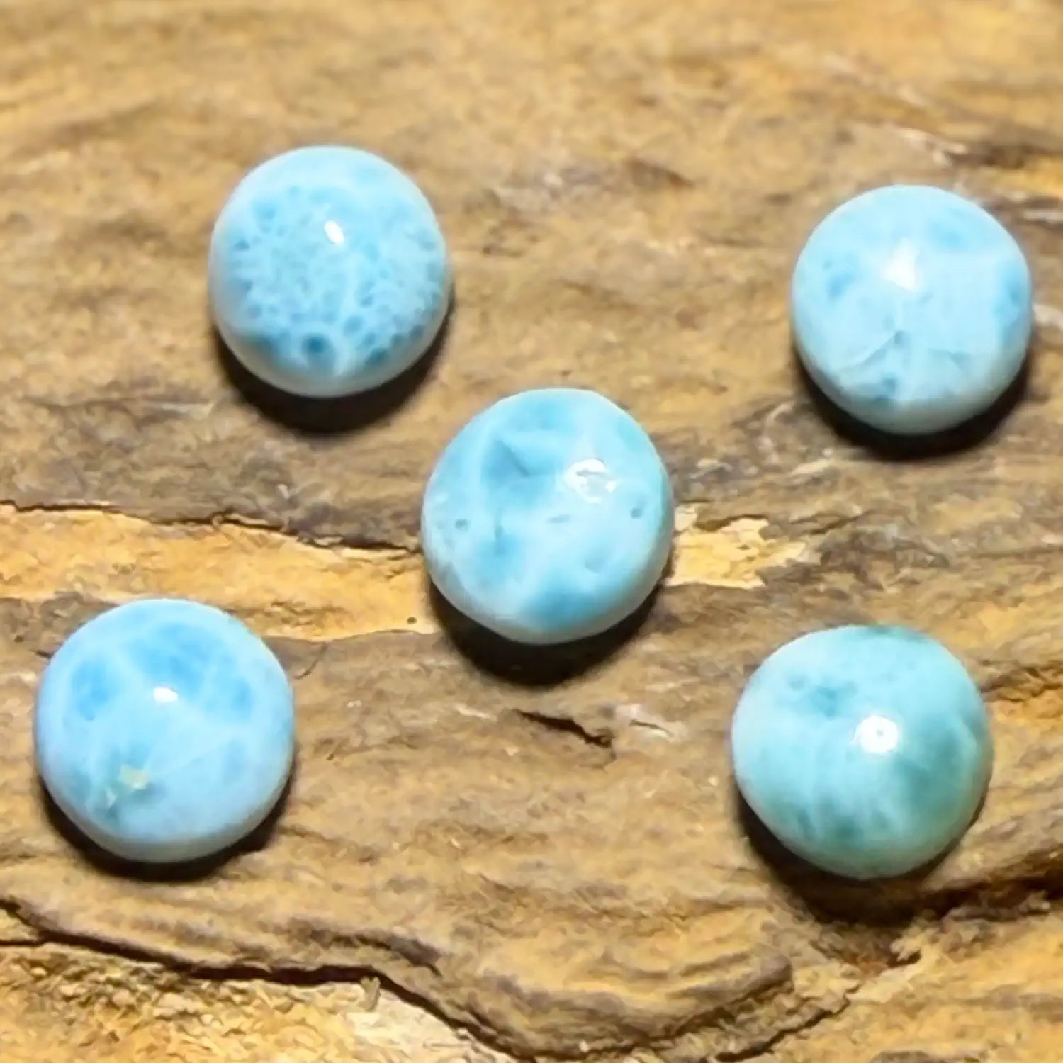 larimar-edelstein-mineralien-heilstein-handschmeichler-seelensteinchen-220726-2
