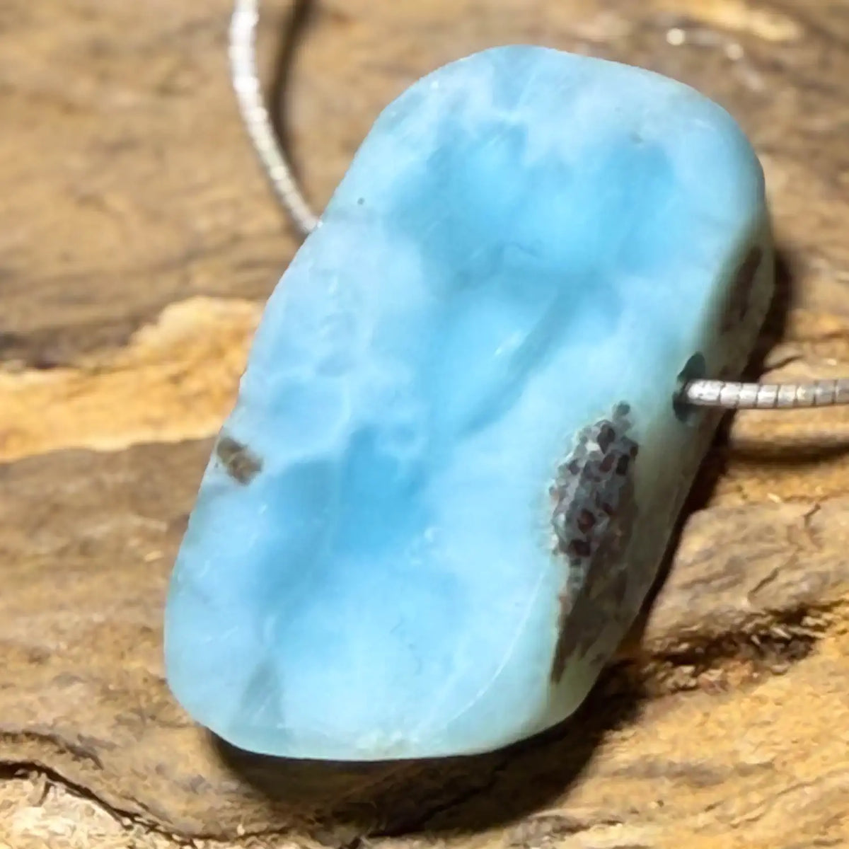 larimar-edelstein-trommelstein-schmuck-ketten-anhaenger-heilstein-080726-2