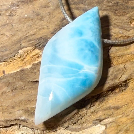 larimar-edelstein-trommelstein-schmuck-ketten-anhaenger-heilstein-seelensteinchen