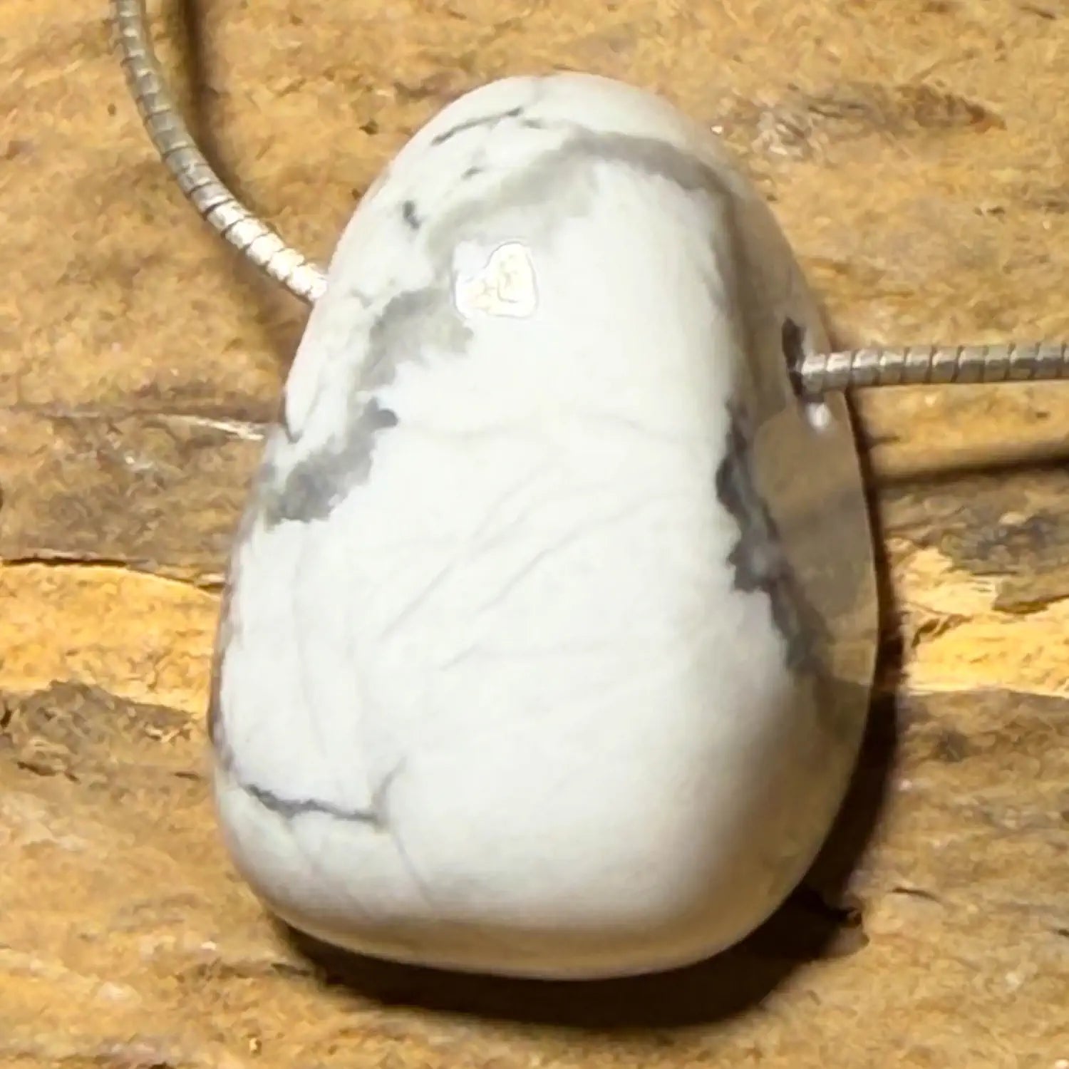 magnesit-edelstein-schmuck-ketten-anhaenger-heilstein-180726