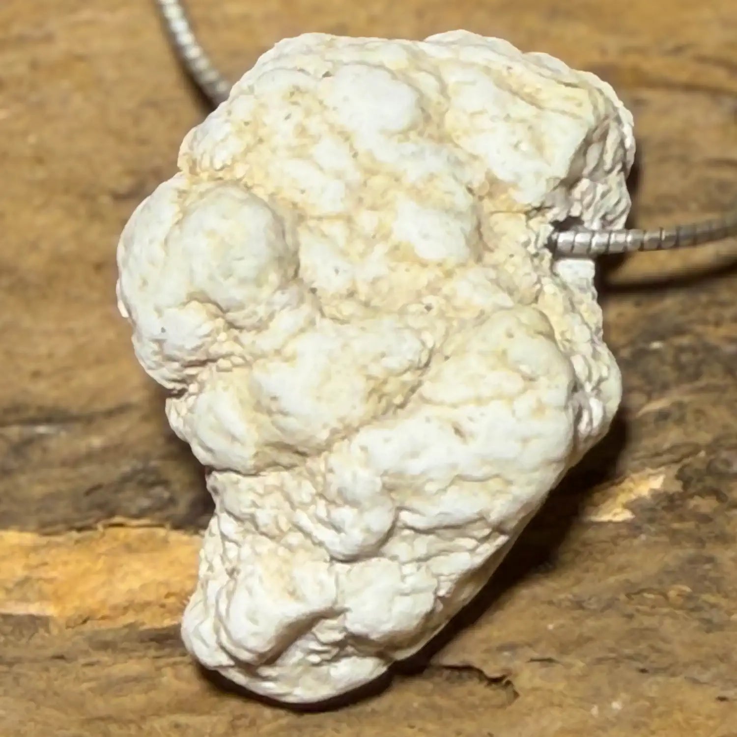 magnesit-edelstein-schmuck-ketten-anhaenger-trommelstein-heilstein-seelensteinchen-120626