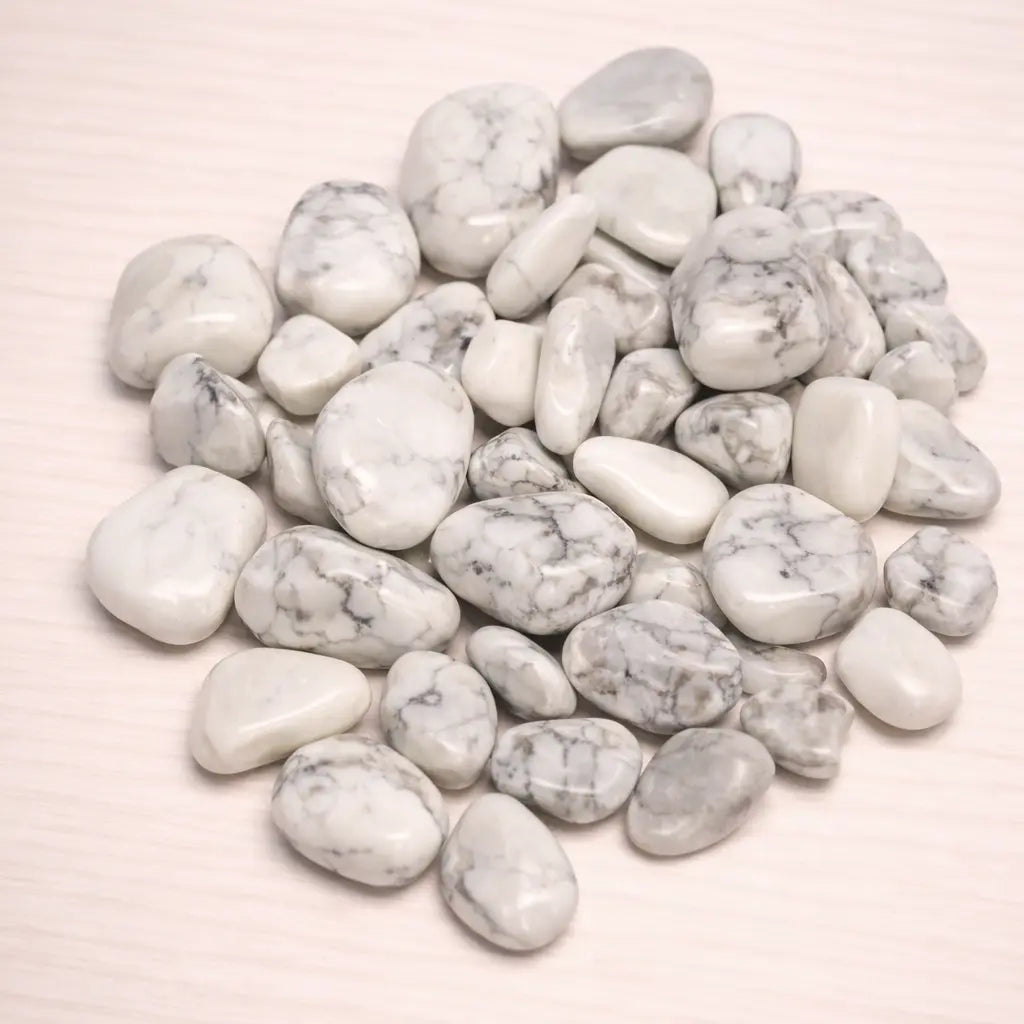 magnesit-mini-edelstein-trommelstein-handschmeichler-entspannung-massage-chakra-seelensteinchen