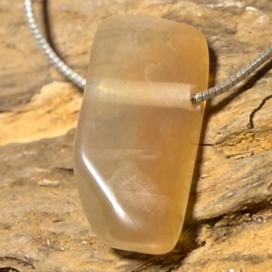 mondstein-edelstein-schmuck-ketten-anhaenger-collier-trommelstein-seelensteinchen-060826-2