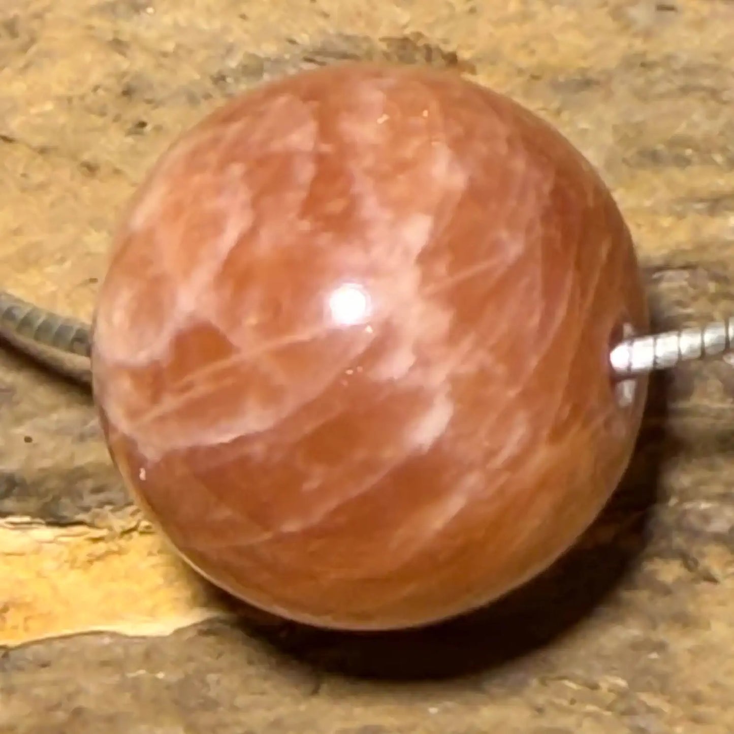 mondstein-edelstein-schmuck-ketten-anhaenger-trommelstein-heilstein-seelensteinchen-120626