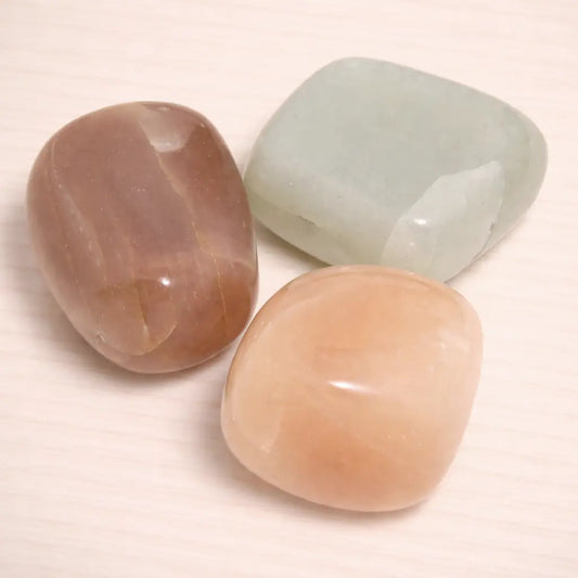 mondstein-edelstein-trommelstein-handschmeichler-entspannung-massage-chakra-seelensteinchen
