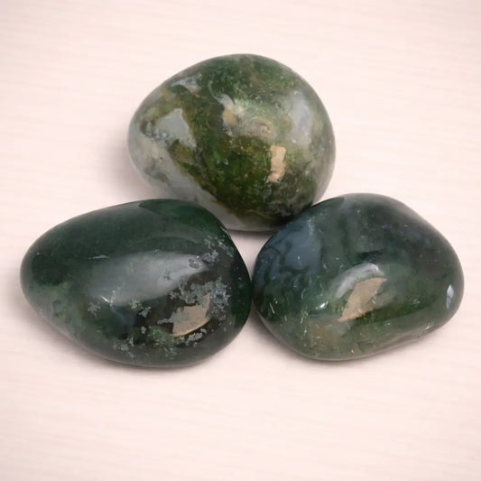 moosachat-edelstein-trommelstein-handschmeichler-entspannung-massage-chakra-seelensteinchen