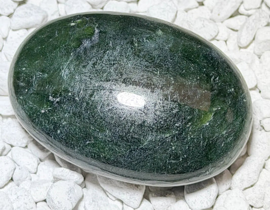 Nephrit Jade Seifenstein - Handschmeichler - Auflagestein - Massagestein - Mineralien poliert #6690 - seelensteinchen