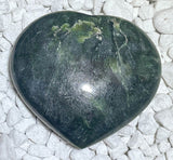 Nephrit Jade Herz Seifenstein - Handschmeichler - Auflagestein - Massagestein - Mineralien - 140g, poliert #6696