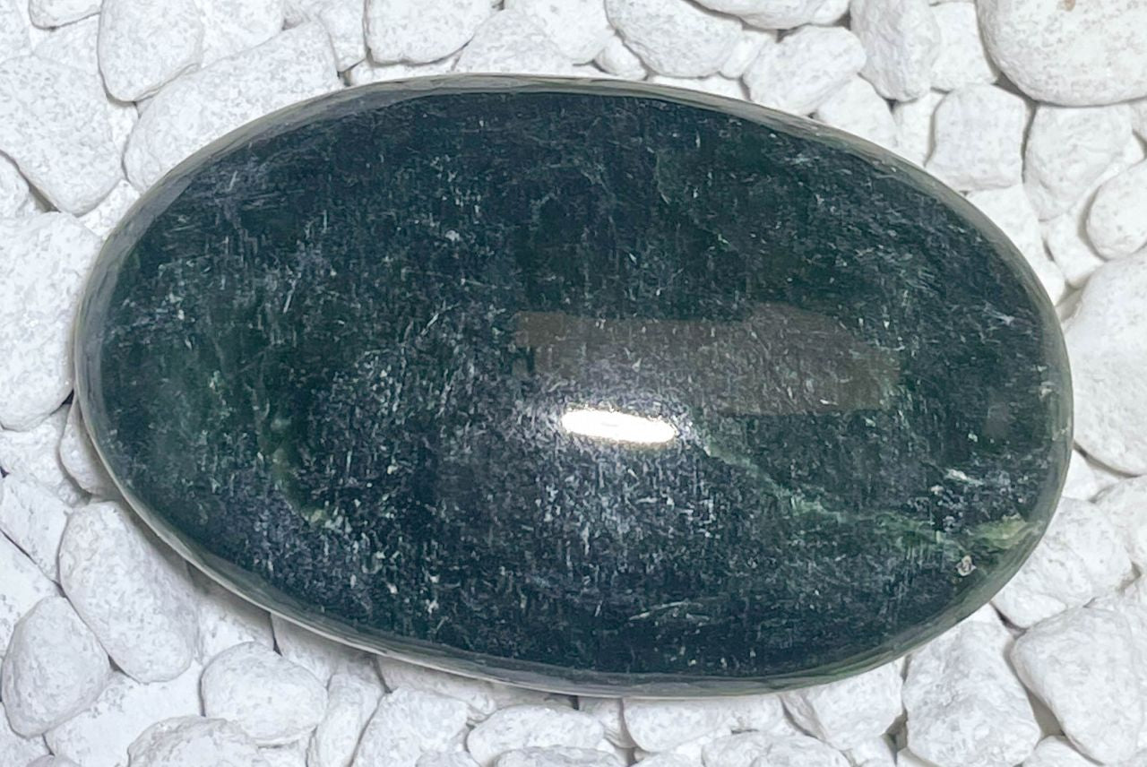 Nephrit Jade Seifenstein - Handschmeichler - Auflagestein - Massagestein - Mineralien - 87g, poliert #6691