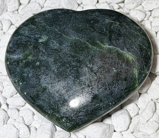 Nephrit Jade Herz Seifenstein - Handschmeichler - Auflagestein - Massagestein - Mineralien - 143g, poliert #6694